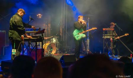 Včeraj je prvi koncert Pravljičnega Kamnik privabil število obiskovalcev (14)